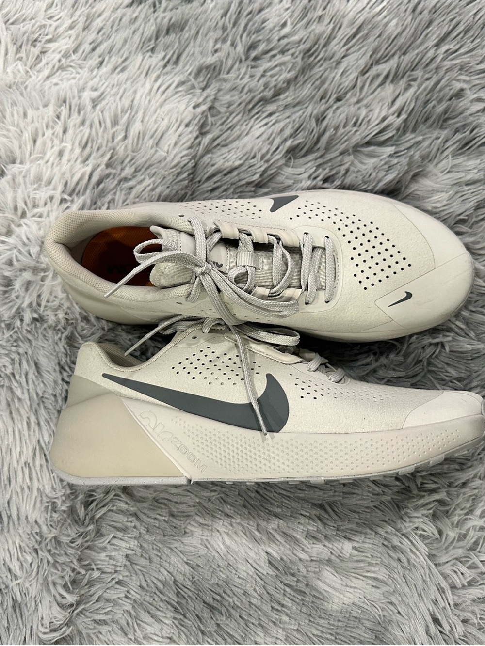 Nike Men's Training Shoe - Light Cream with Gray Swoosh Nike Air Zoom TR1